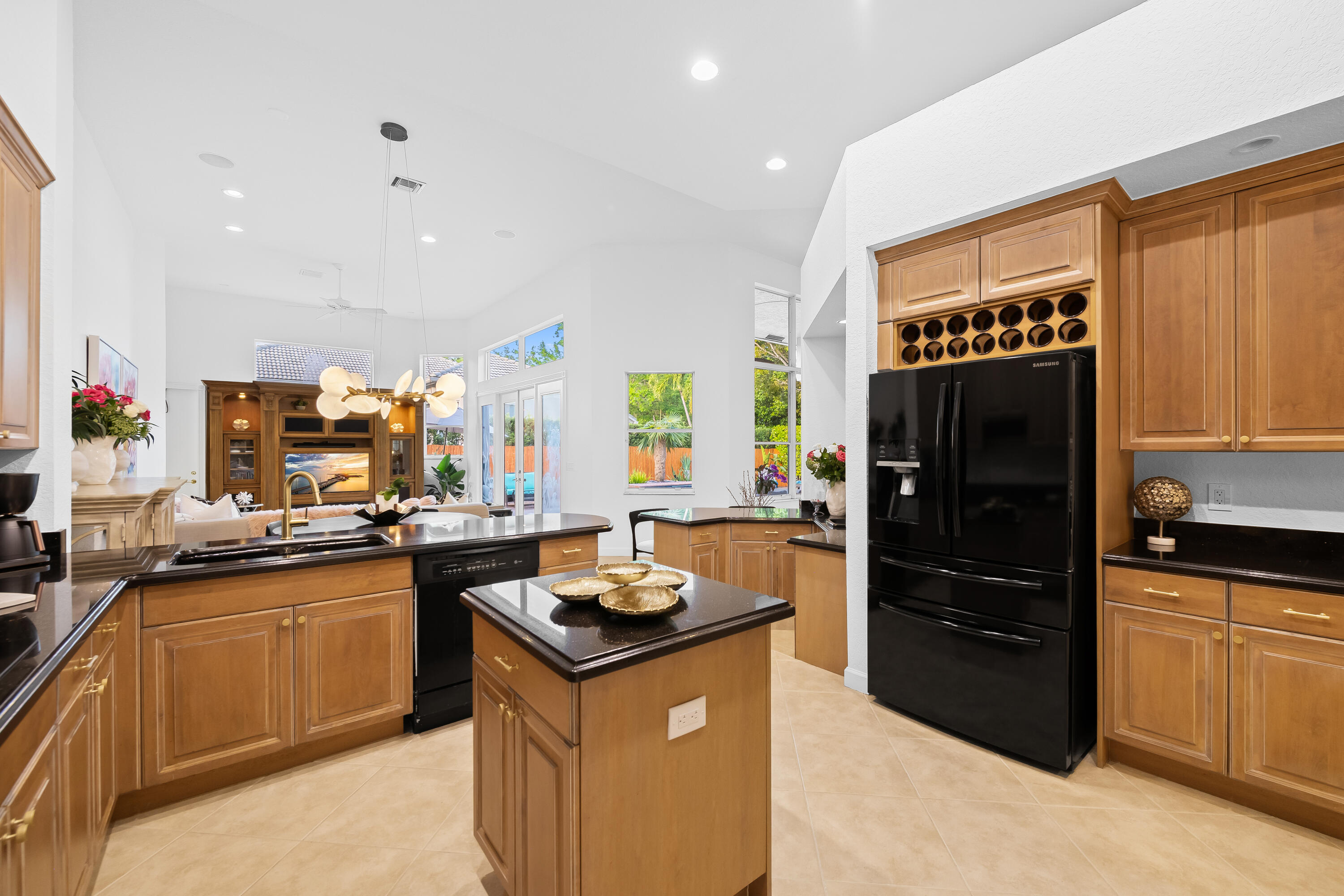 ROLLING HILLS GOLF & TENNIS CLUB - Residential