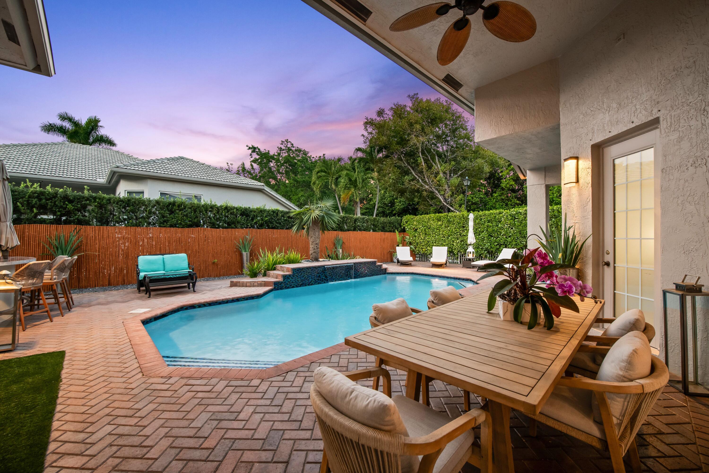 ROLLING HILLS GOLF & TENNIS CLUB - Residential