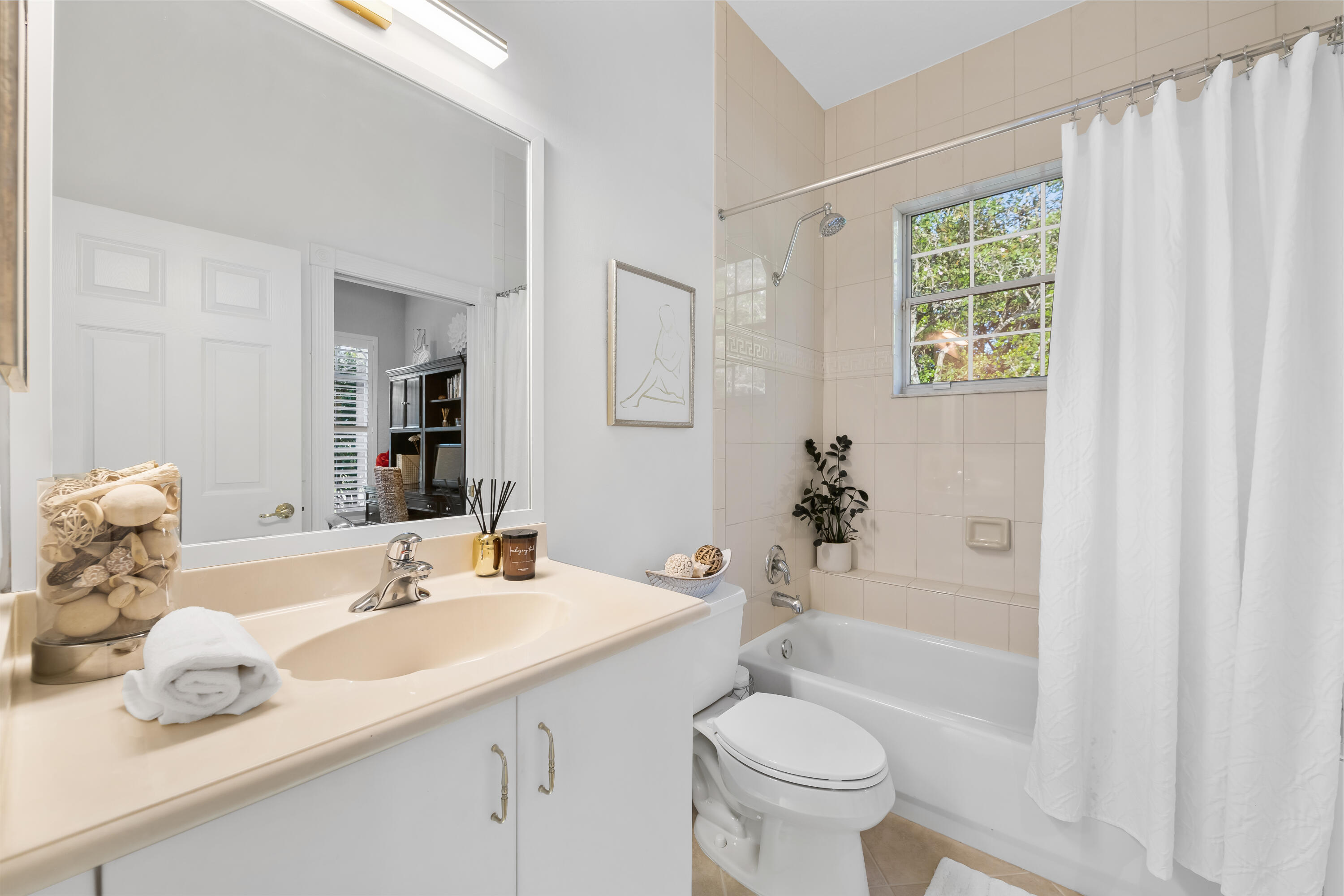 ROLLING HILLS GOLF & TENNIS CLUB - Residential