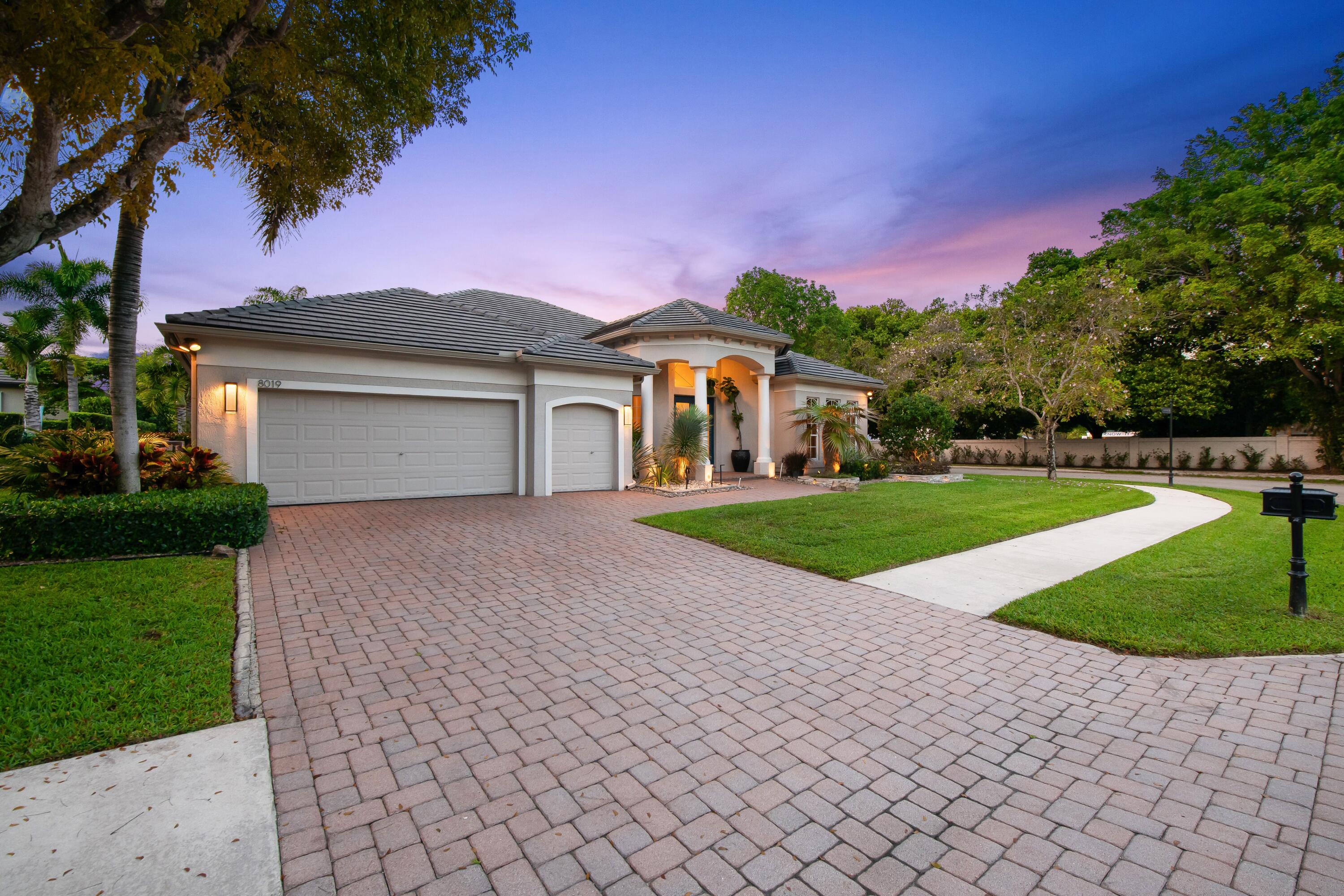 ROLLING HILLS GOLF & TENNIS CLUB - Residential