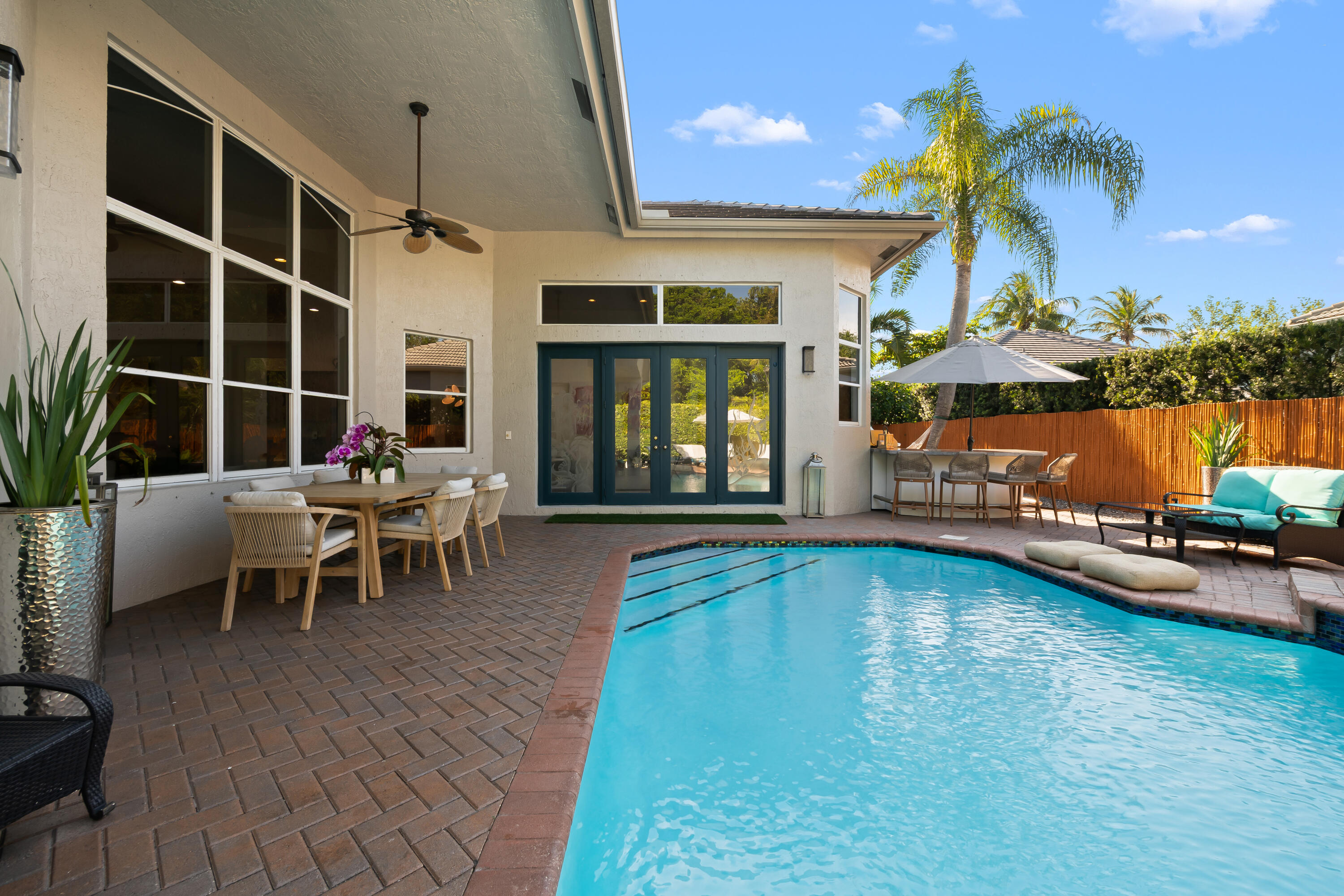 ROLLING HILLS GOLF & TENNIS CLUB - Residential