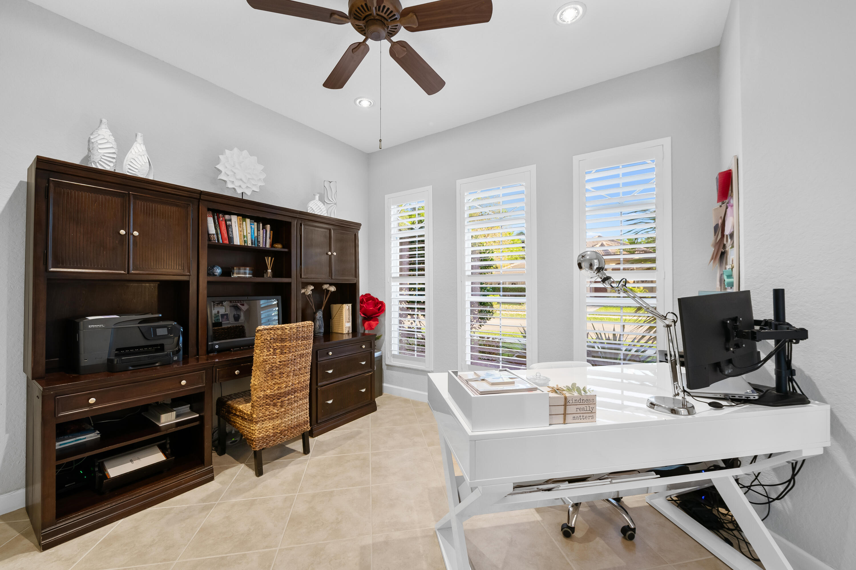 ROLLING HILLS GOLF & TENNIS CLUB - Residential