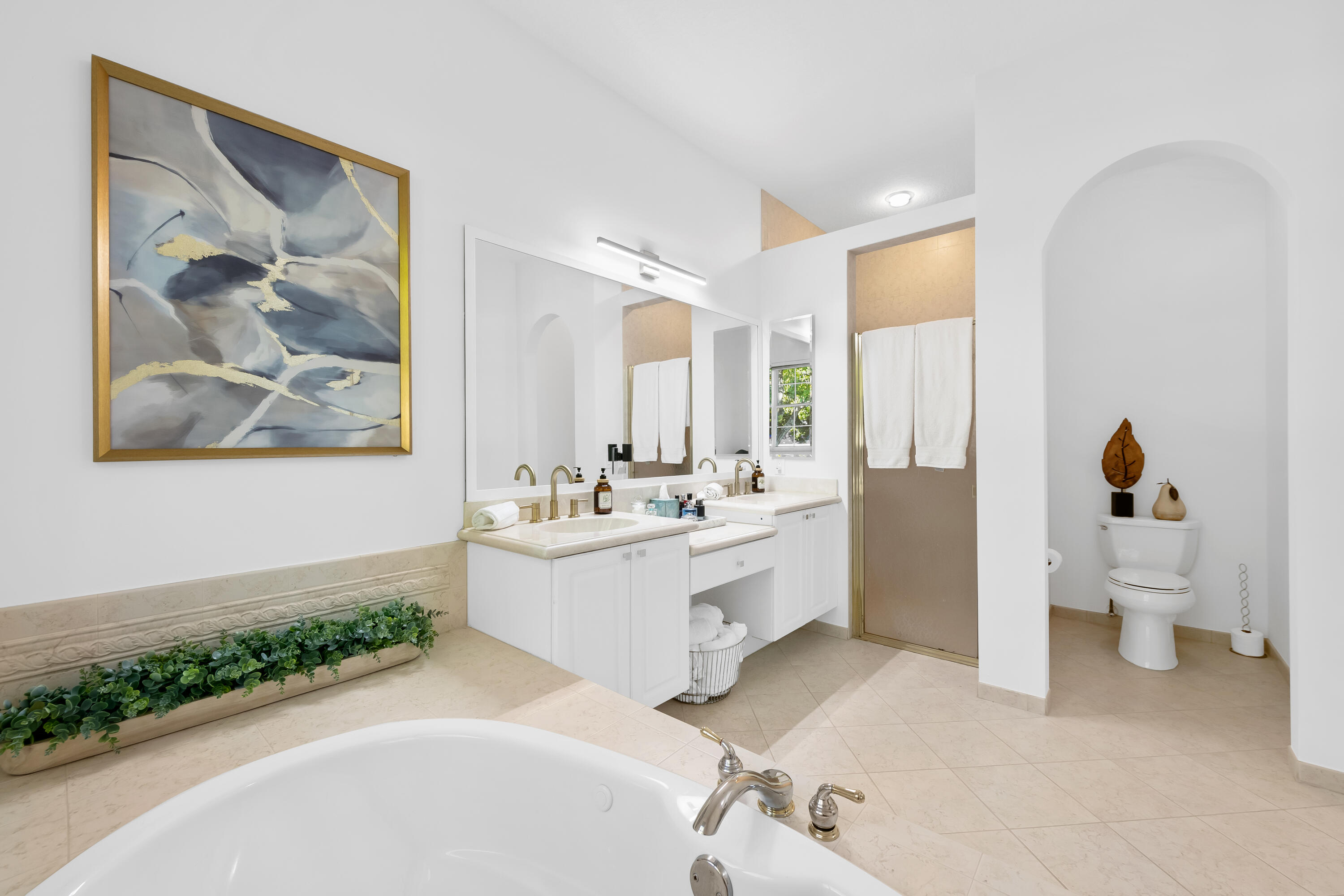 ROLLING HILLS GOLF & TENNIS CLUB - Residential