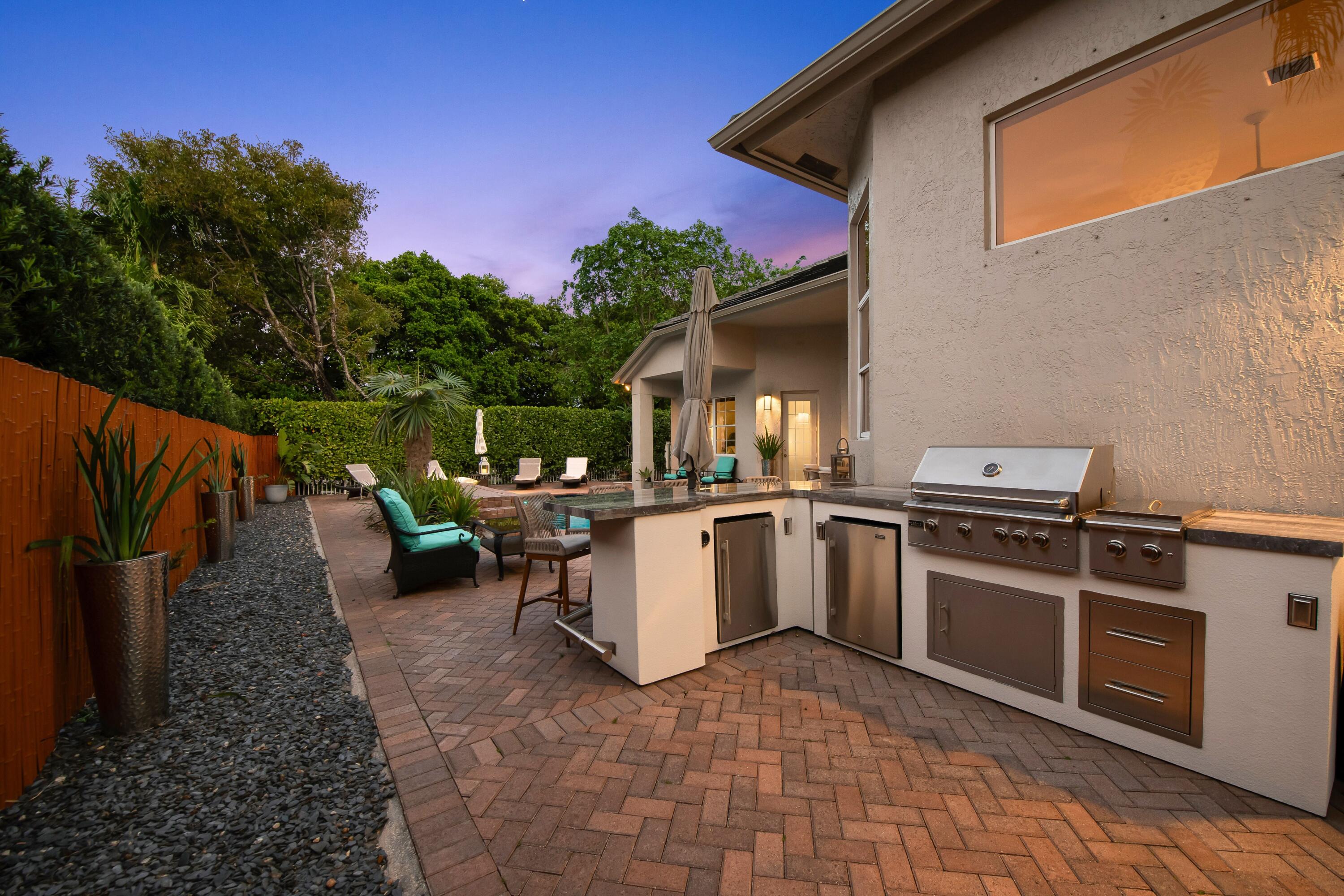 ROLLING HILLS GOLF & TENNIS CLUB - Residential