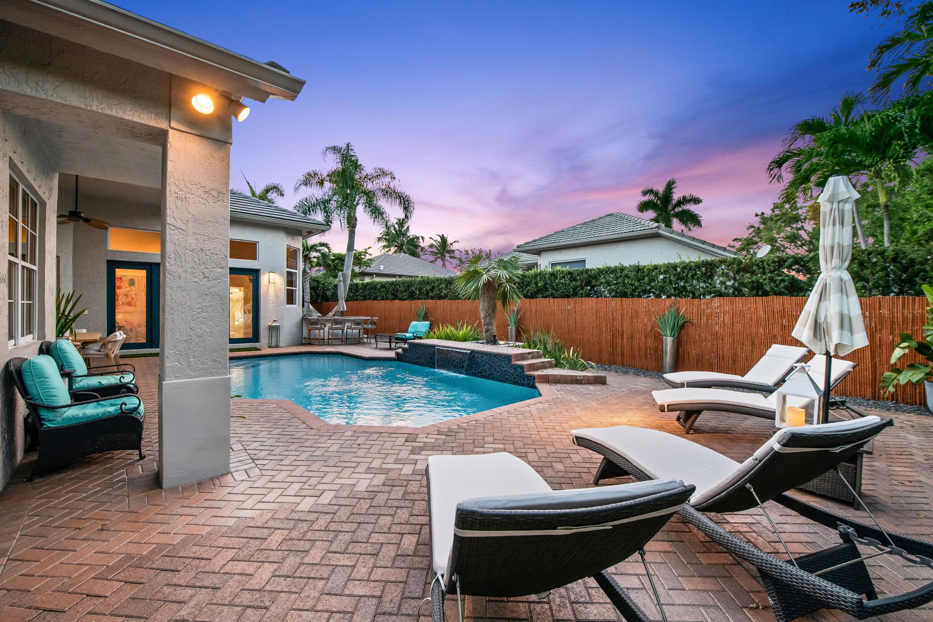 ROLLING HILLS GOLF & TENNIS CLUB - Residential