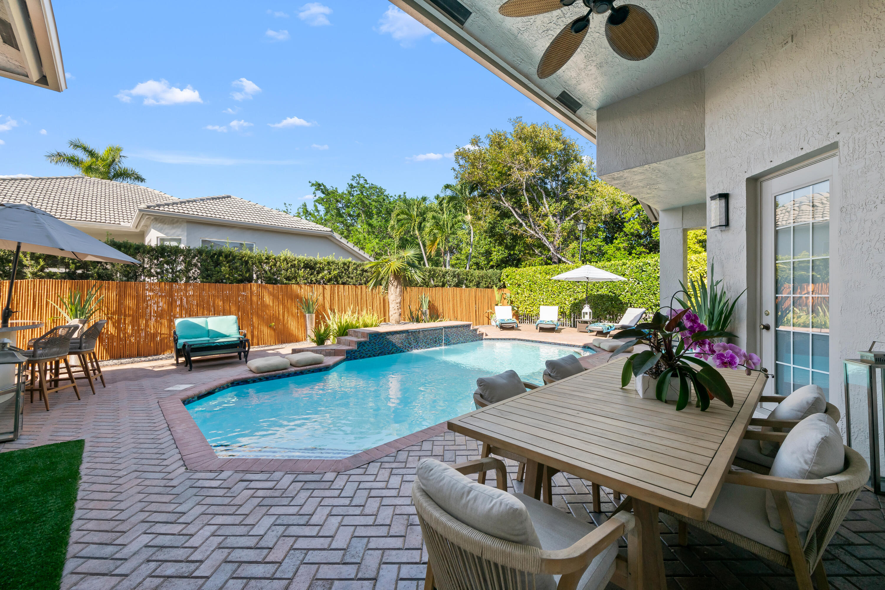 ROLLING HILLS GOLF & TENNIS CLUB - Residential