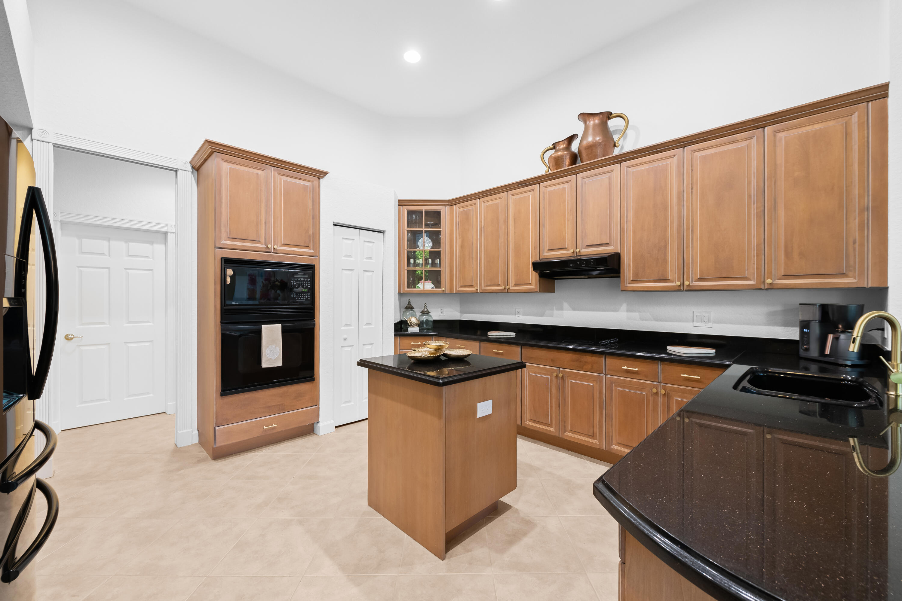 ROLLING HILLS GOLF & TENNIS CLUB - Residential