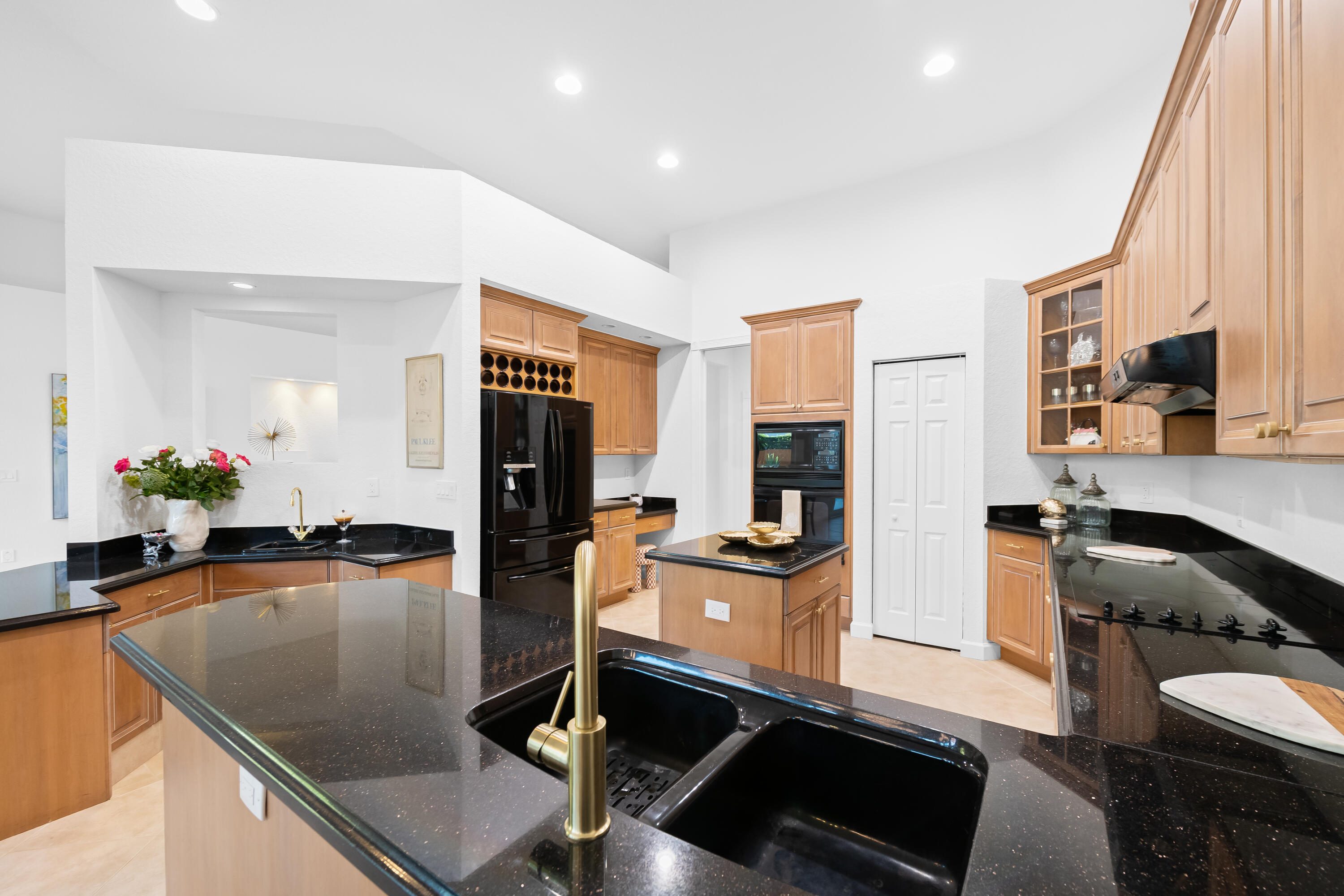 ROLLING HILLS GOLF & TENNIS CLUB - Residential