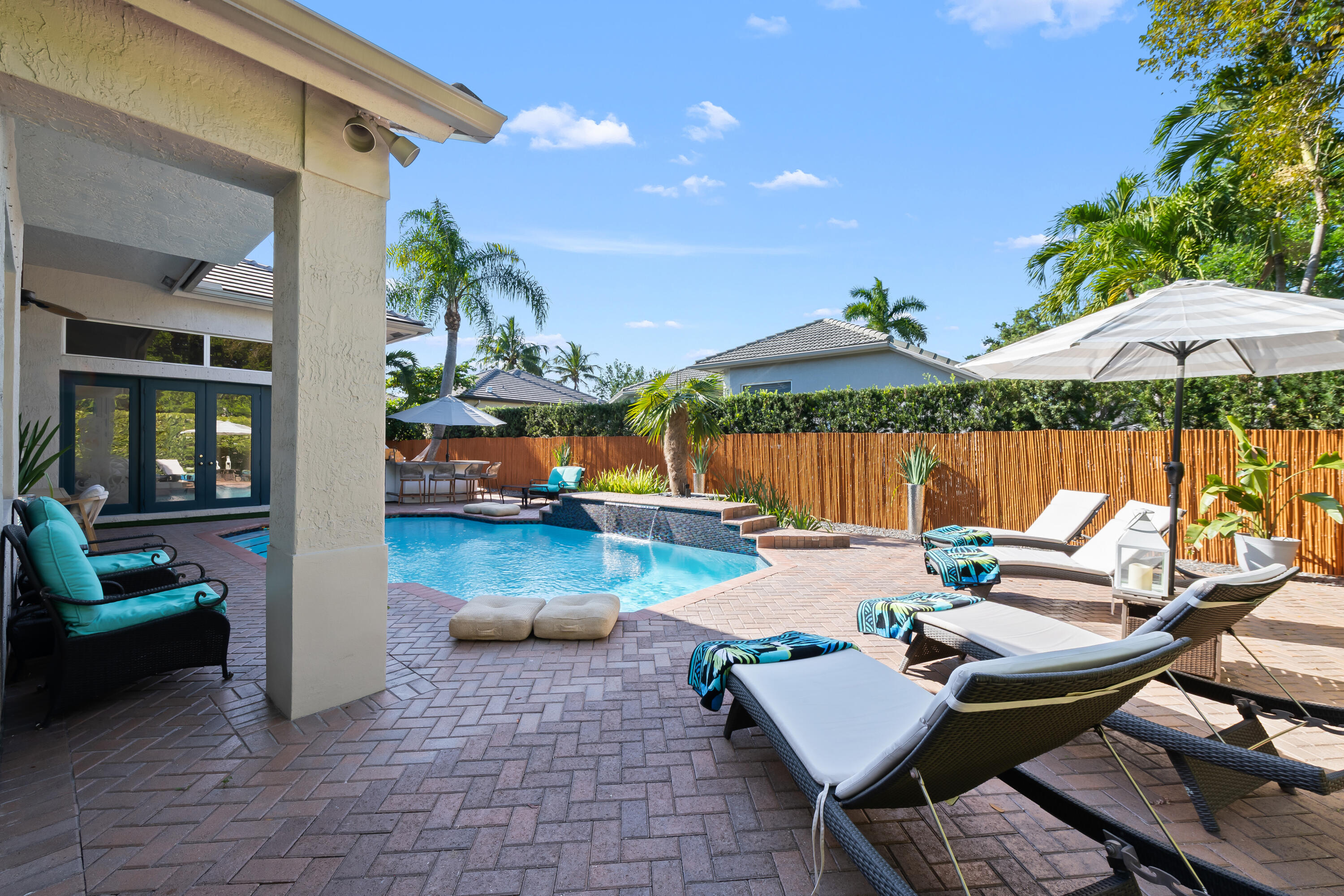 ROLLING HILLS GOLF & TENNIS CLUB - Residential