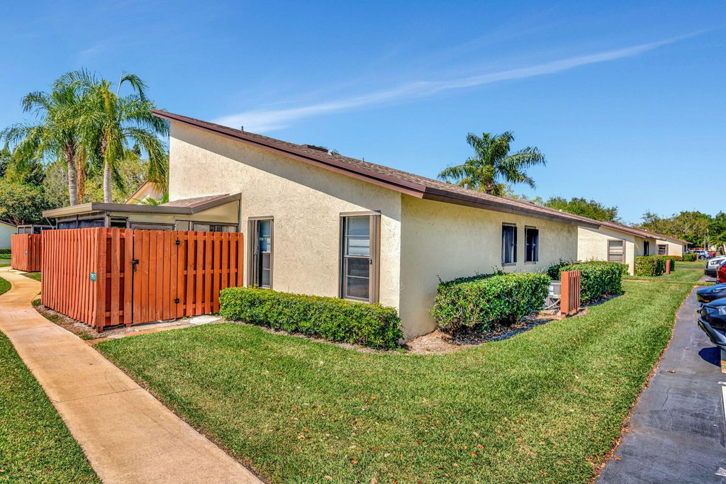 Photo of 7917 SE Villa Circle, Hobe Sound, FL 33455 (MLS # R11069553)