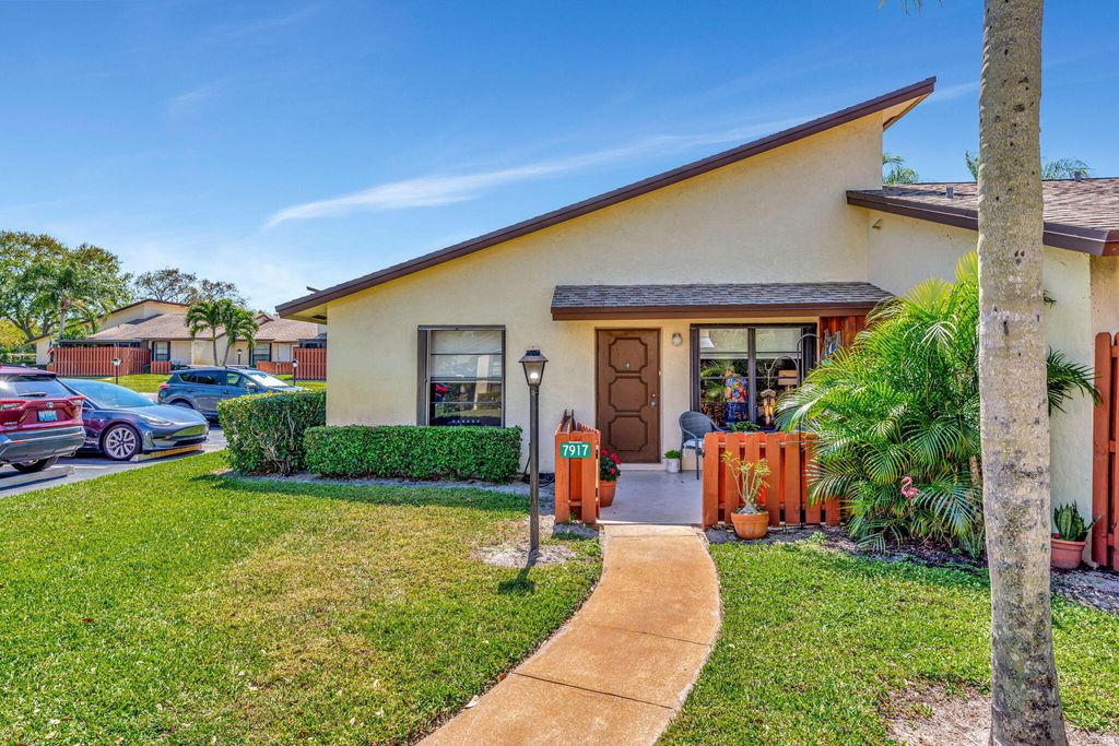 Photo of 7917 SE Villa Circle, Hobe Sound, FL 33455 (MLS # R11069553)