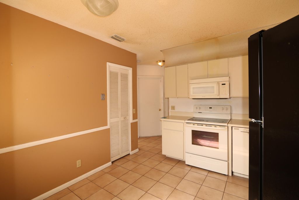 Photo of 4530 E Willow Pond Ct Court E, West Palm Beach, FL 33417 (MLS # B26015453)