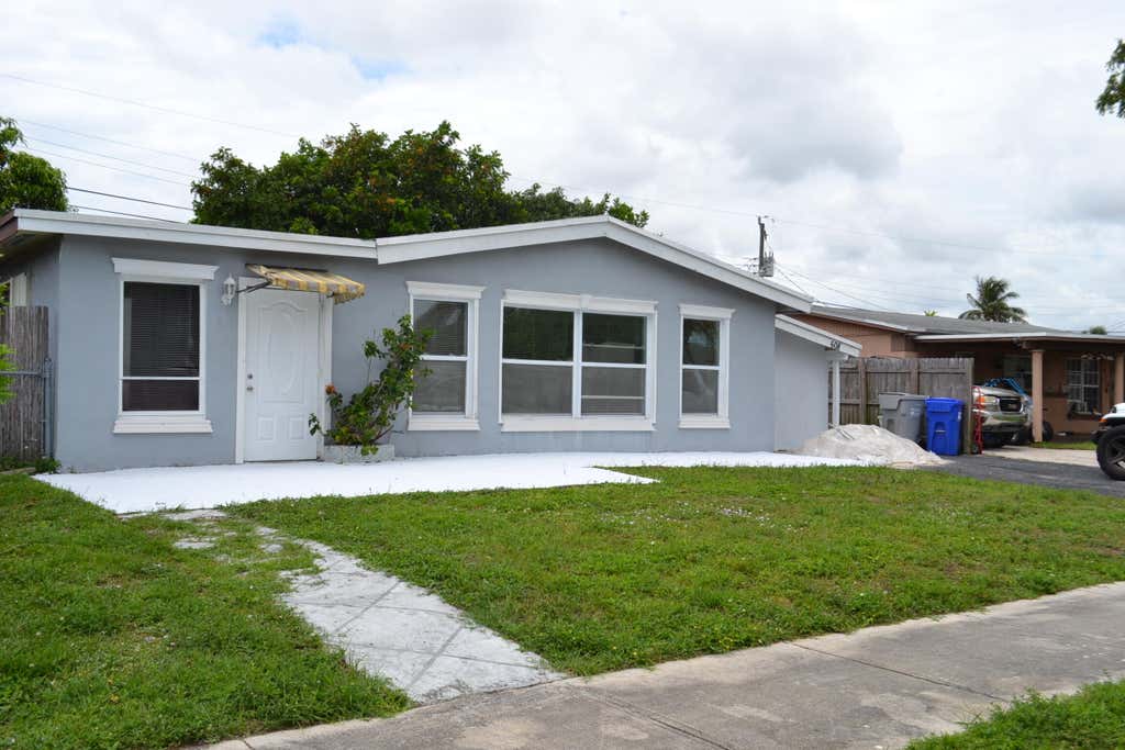 Photo of 608 NW 20th Court, Pompano Beach, FL 33060 (MLS # B26040077)