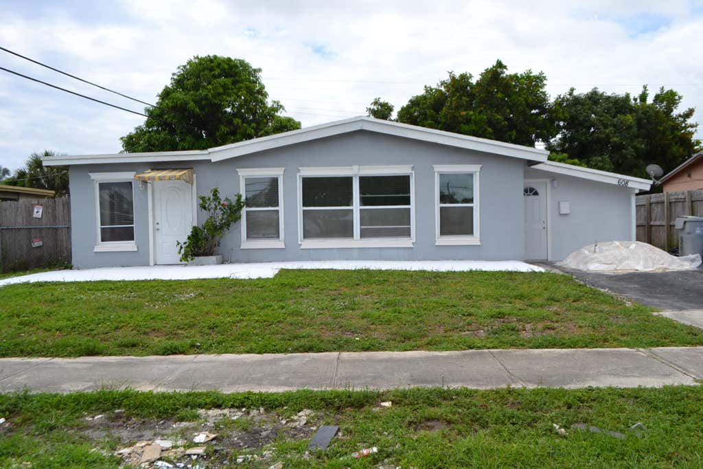 Photo of 608 NW 20th Court, Pompano Beach, FL 33060 (MLS # B26040077)