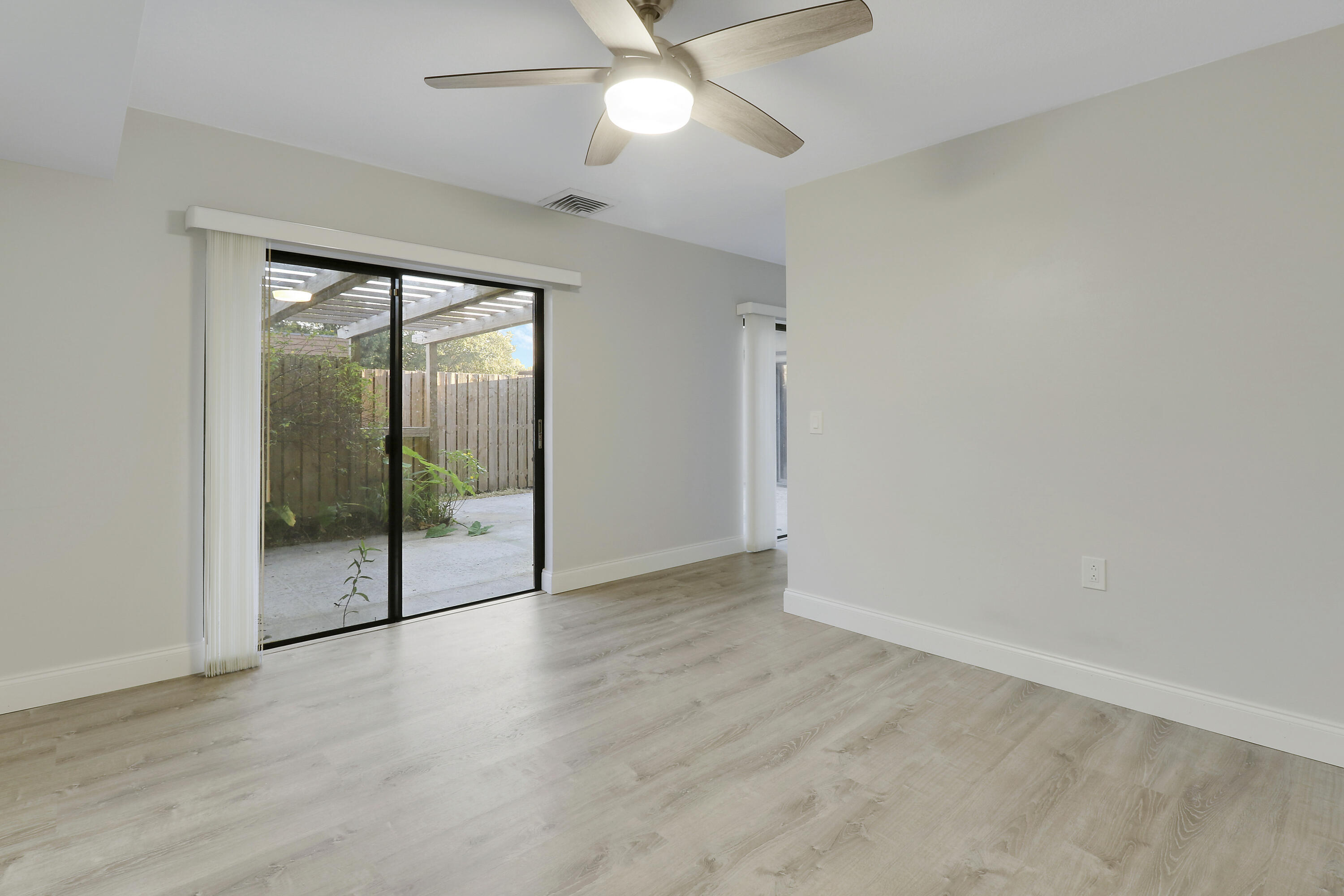 GARDEN LAKES AND GARDEN SQUARE SHOPS - Residential Lease