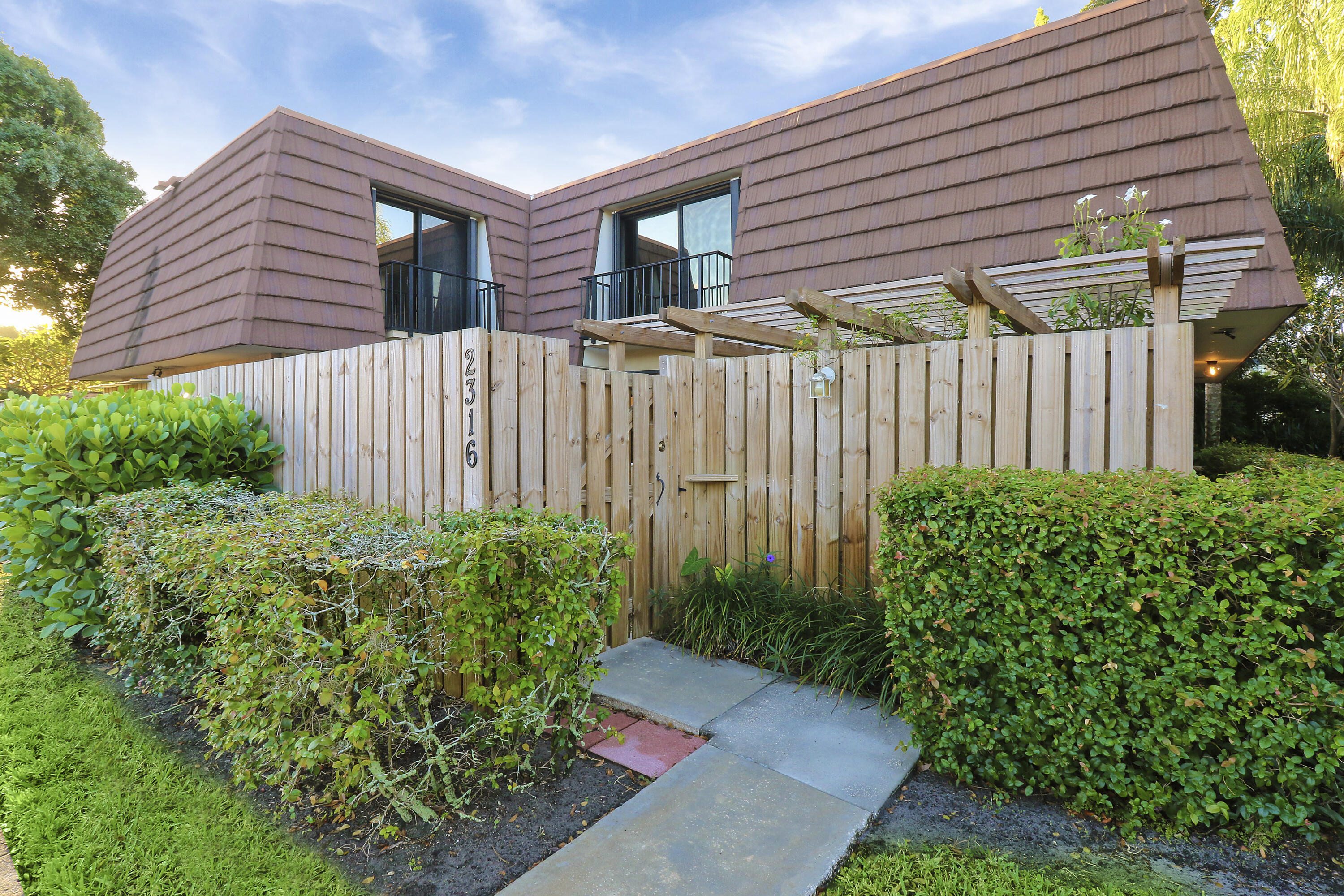 GARDEN LAKES AND GARDEN SQUARE SHOPS - Residential Lease