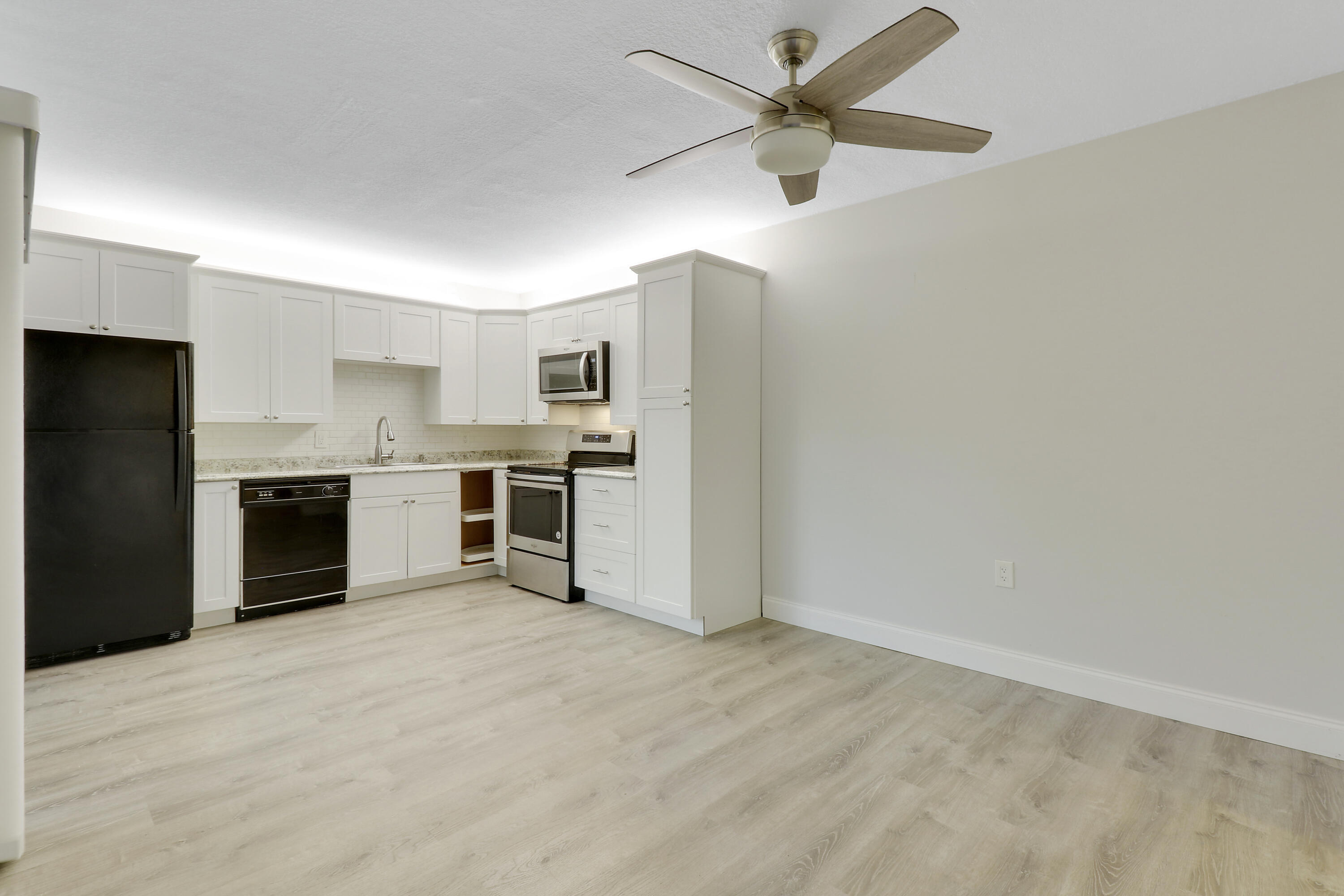 GARDEN LAKES AND GARDEN SQUARE SHOPS - Residential Lease