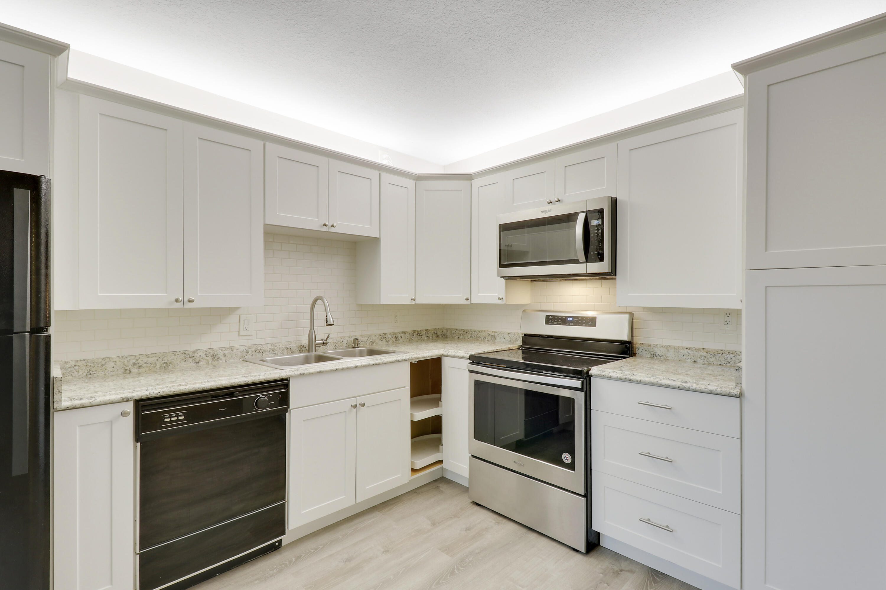 GARDEN LAKES AND GARDEN SQUARE SHOPS - Residential Lease