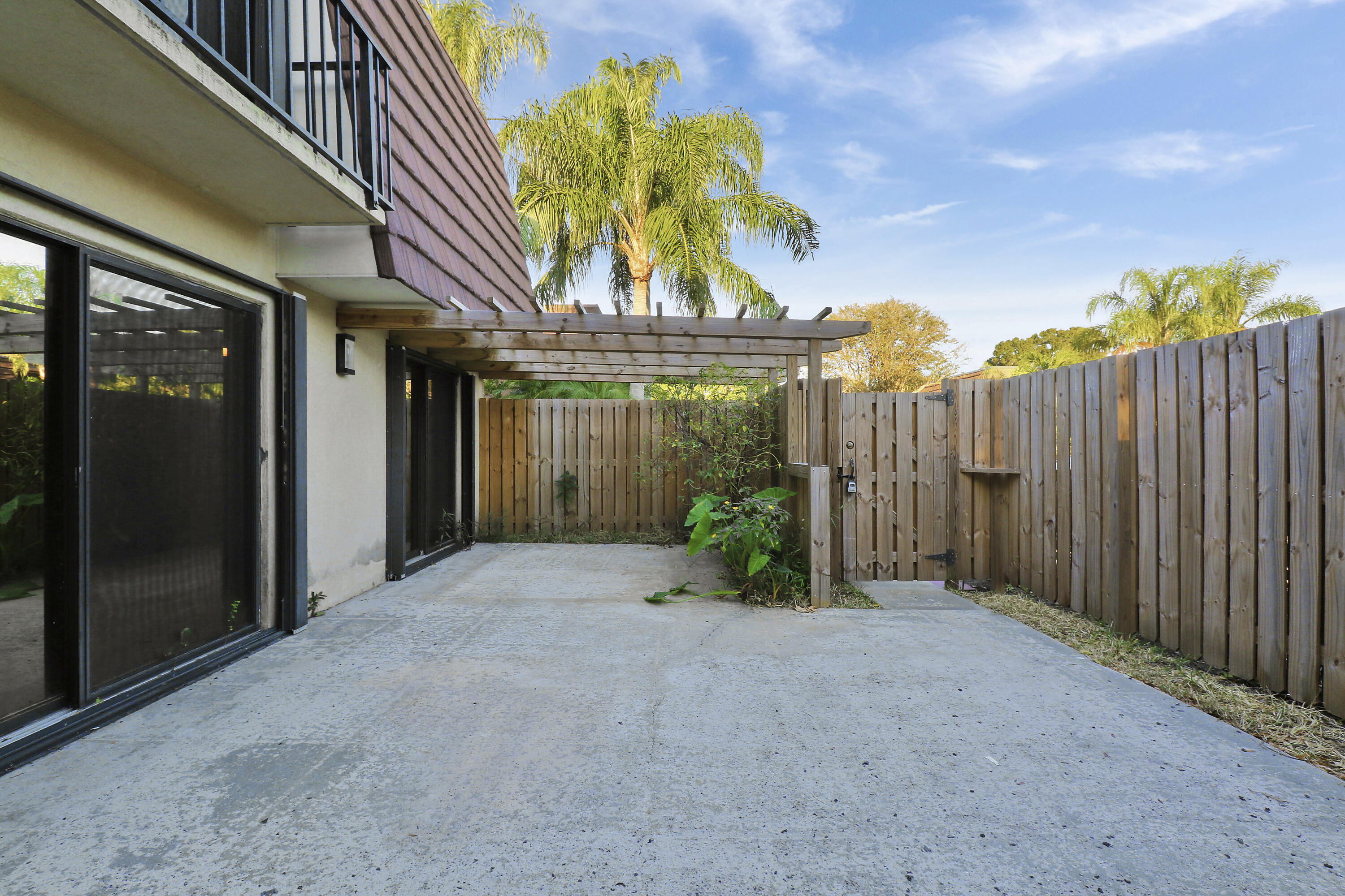 GARDEN LAKES AND GARDEN SQUARE SHOPS - Residential Lease