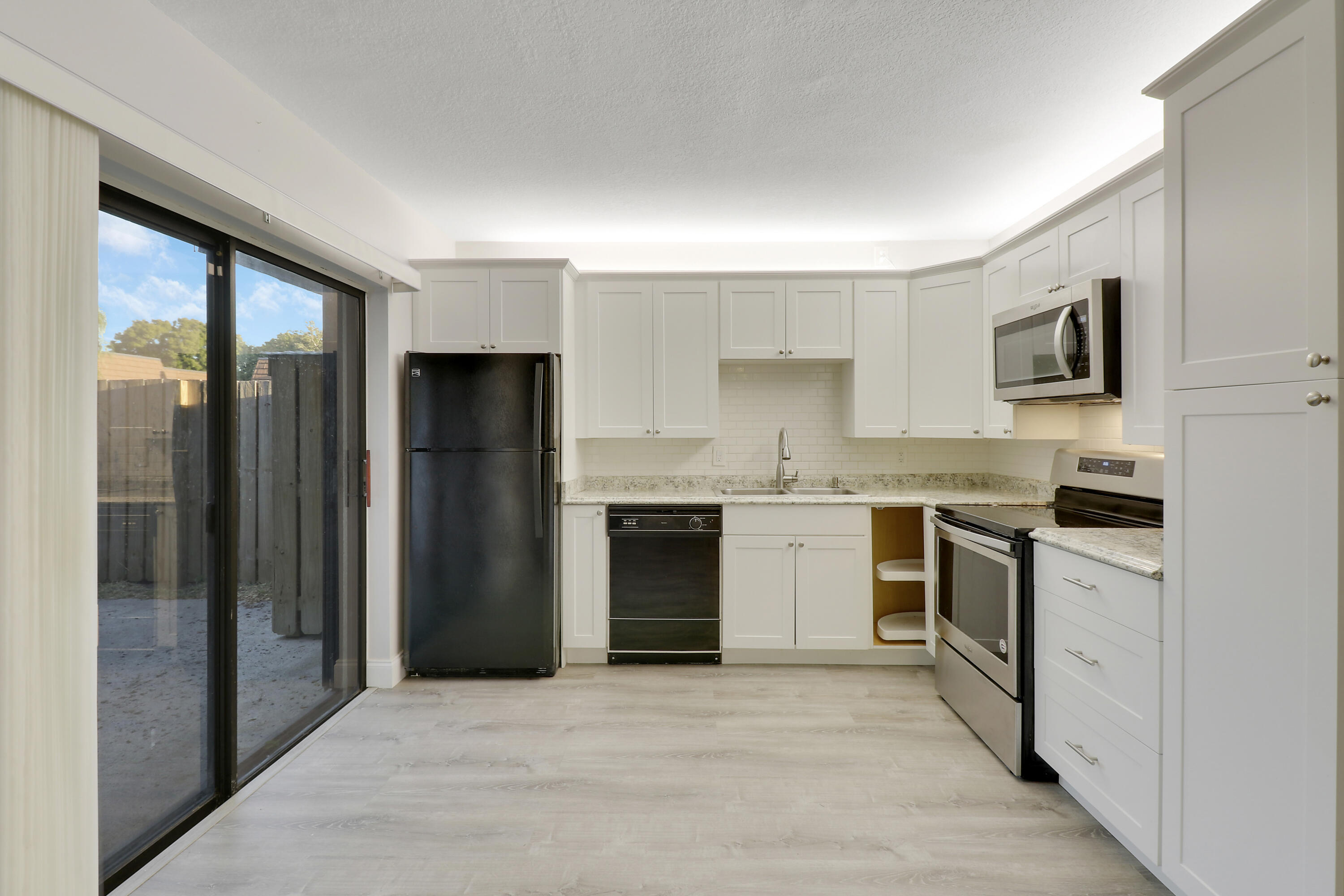 GARDEN LAKES AND GARDEN SQUARE SHOPS - Residential Lease