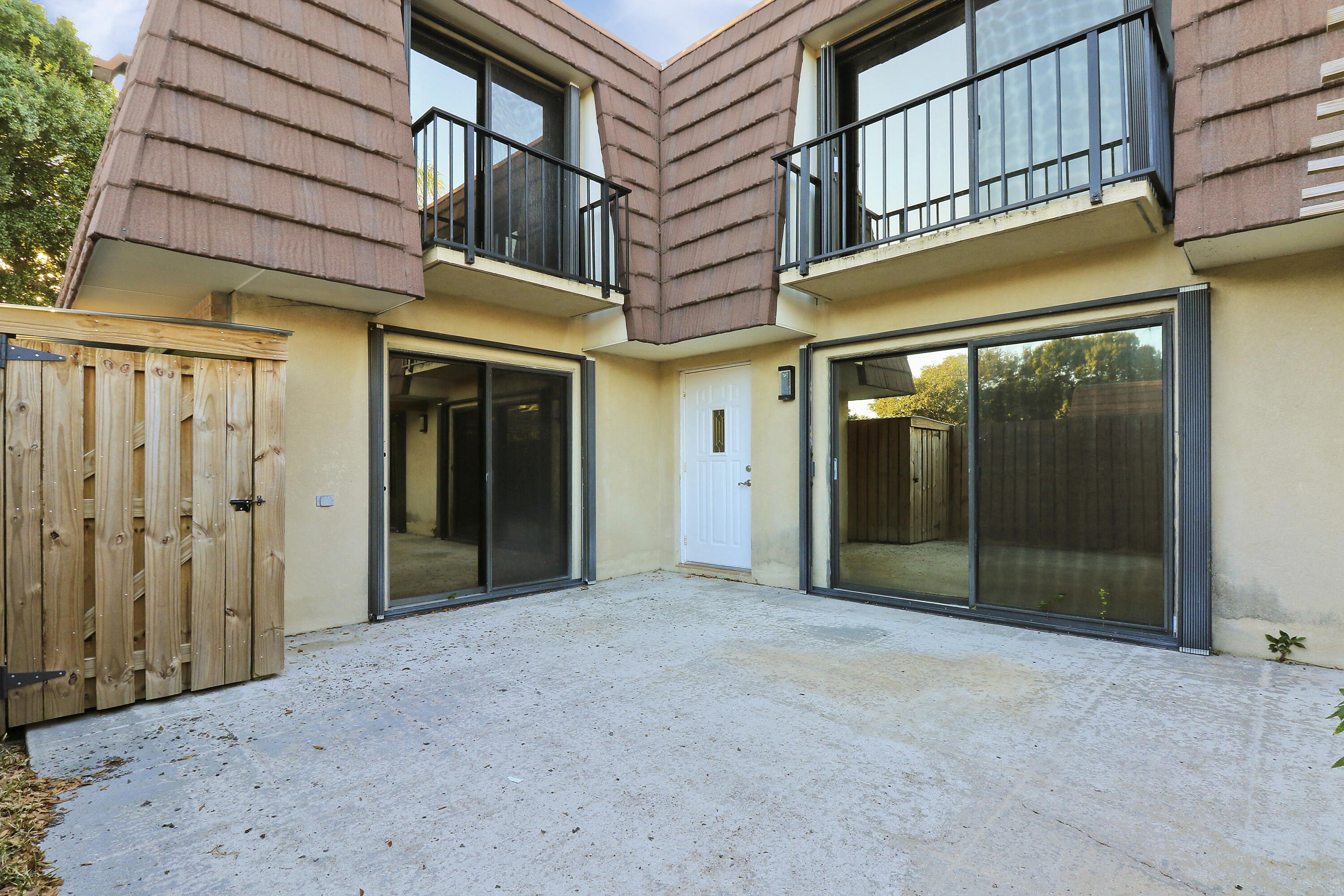 GARDEN LAKES AND GARDEN SQUARE SHOPS - Residential Lease