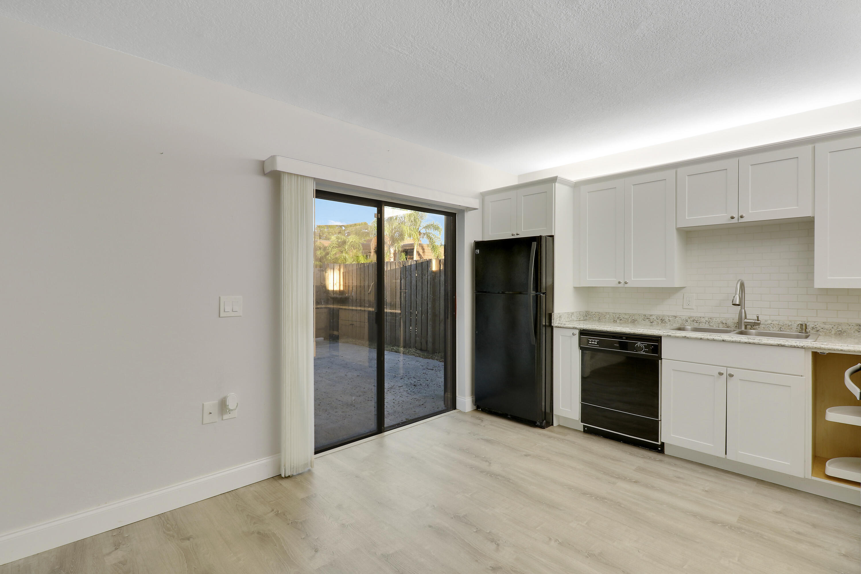 GARDEN LAKES AND GARDEN SQUARE SHOPS - Residential Lease