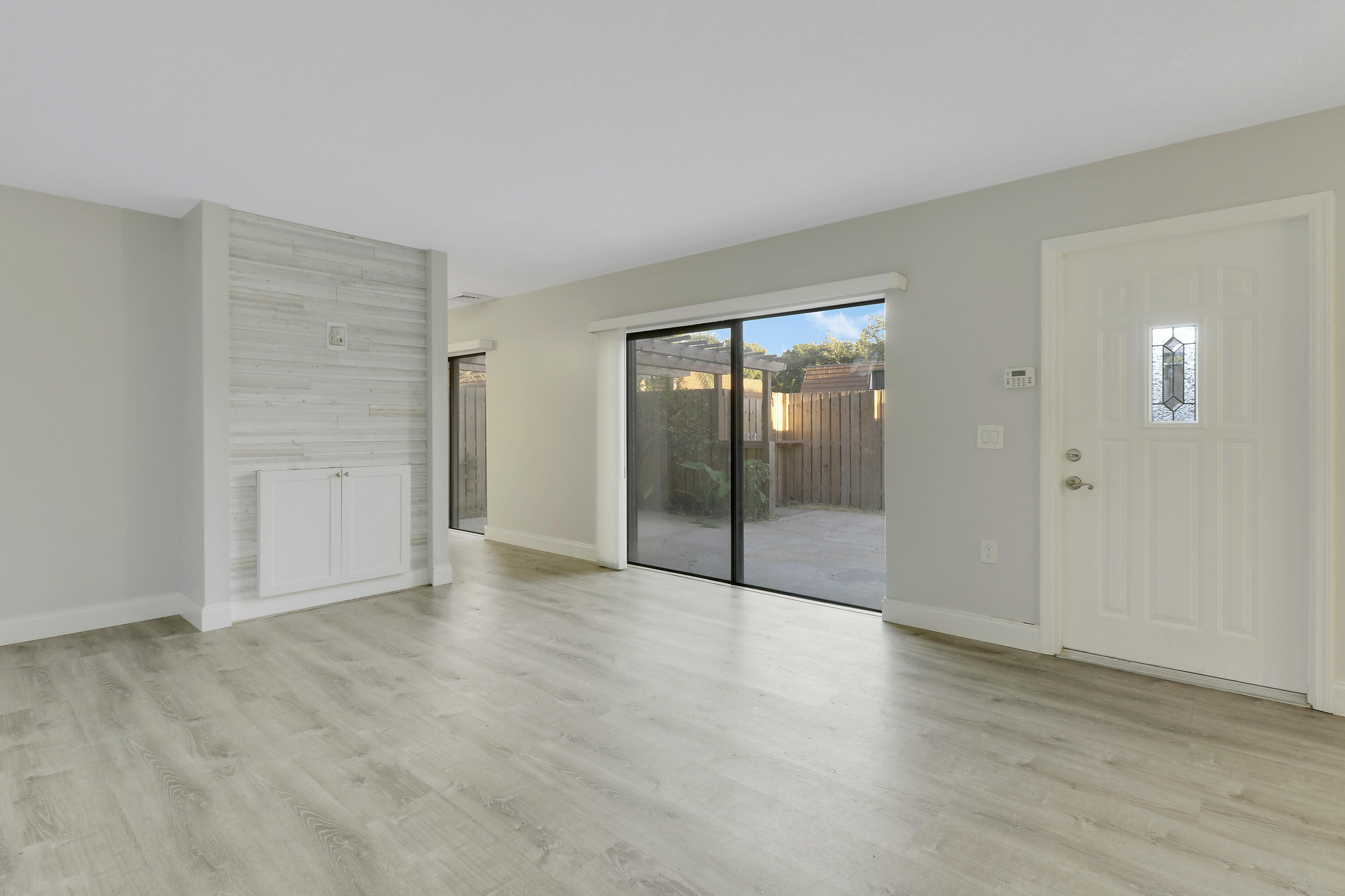 GARDEN LAKES AND GARDEN SQUARE SHOPS - Residential Lease