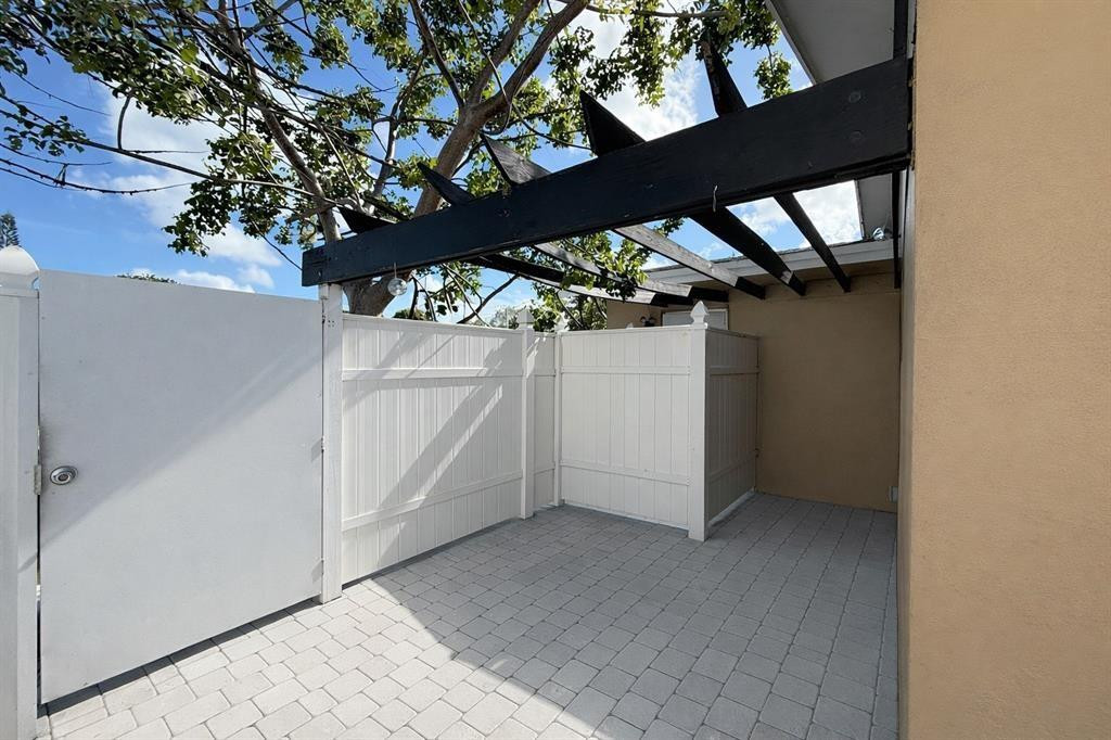 Everglade Land Sales Co F - Residential Lease