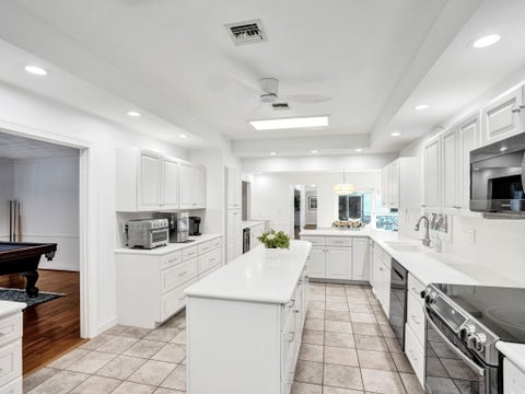 Tiny photo for 2600 NE 21st Street, Fort Lauderdale, FL 33305 (MLS # B26089391)