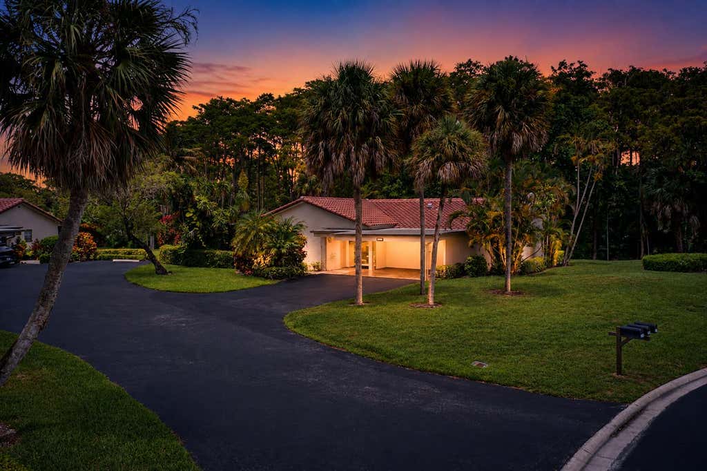 Photo of 21195 JUEGO Circle #16-A, Boca Raton, FL 33433 (MLS # B26061899)