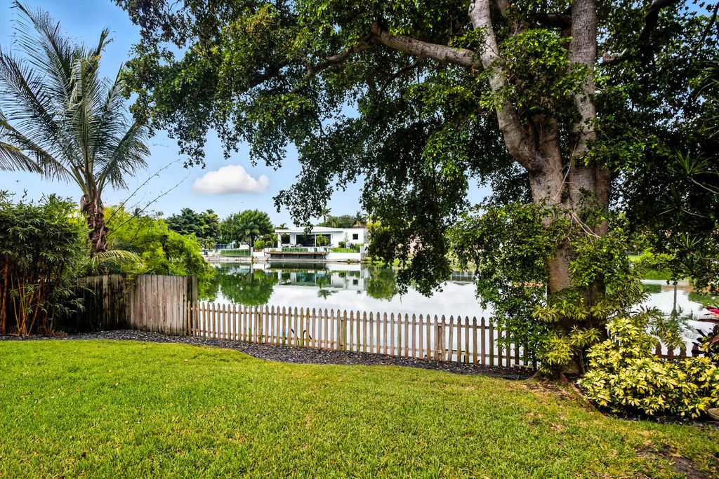 Photo of 1625 NE 20th Avenue, Fort Lauderdale, FL 33305 (MLS # B26021918)