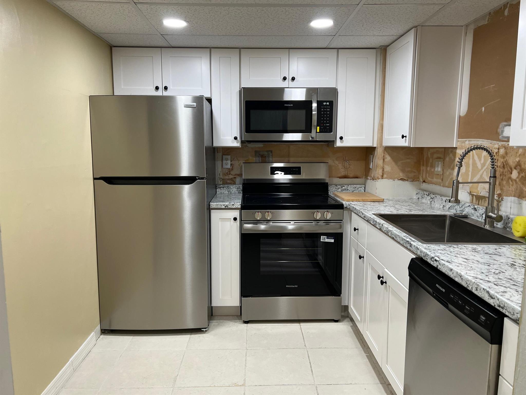 LE CHATEAU ROYAL CONDO - Residential Lease