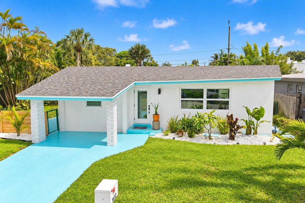 Photo of 1610 N J Terrace, Lake Worth Beach, FL 33460 (MLS # B26080083)