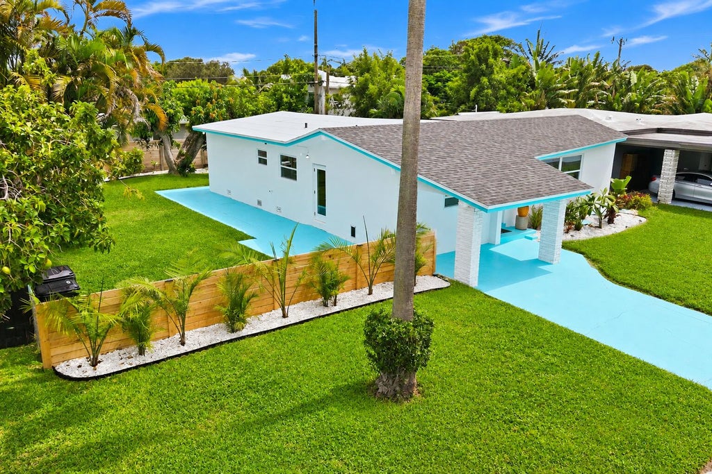 Photo of 1610 N J Terrace, Lake Worth Beach, FL 33460 (MLS # B26080083)