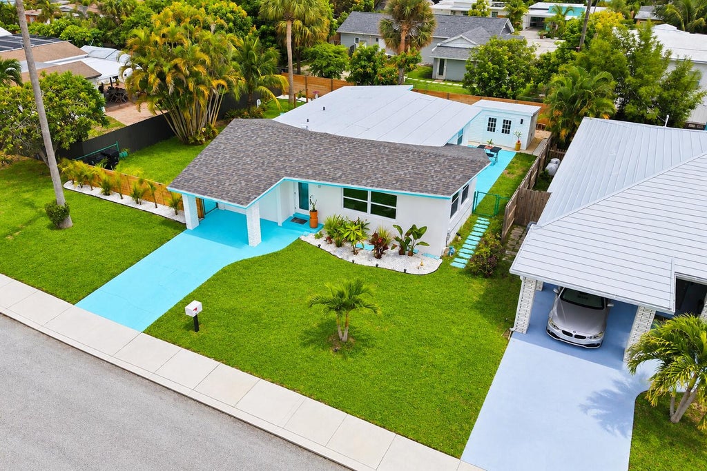 Photo of 1610 N J Terrace, Lake Worth Beach, FL 33460 (MLS # B26080083)