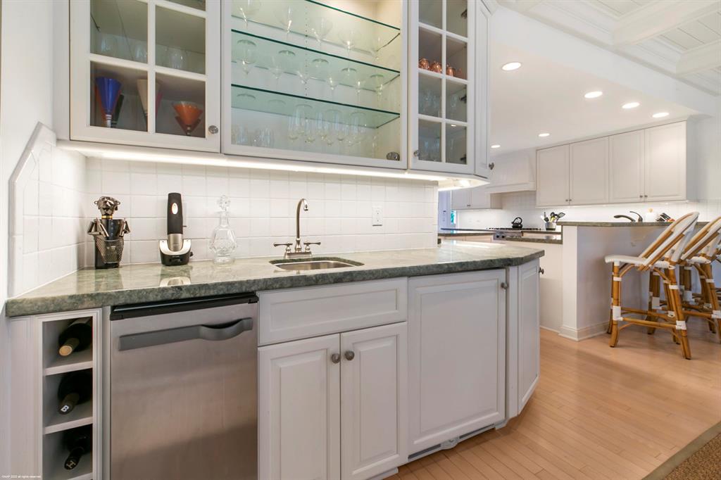 ISLAND BEACH THE REVISED - Residential