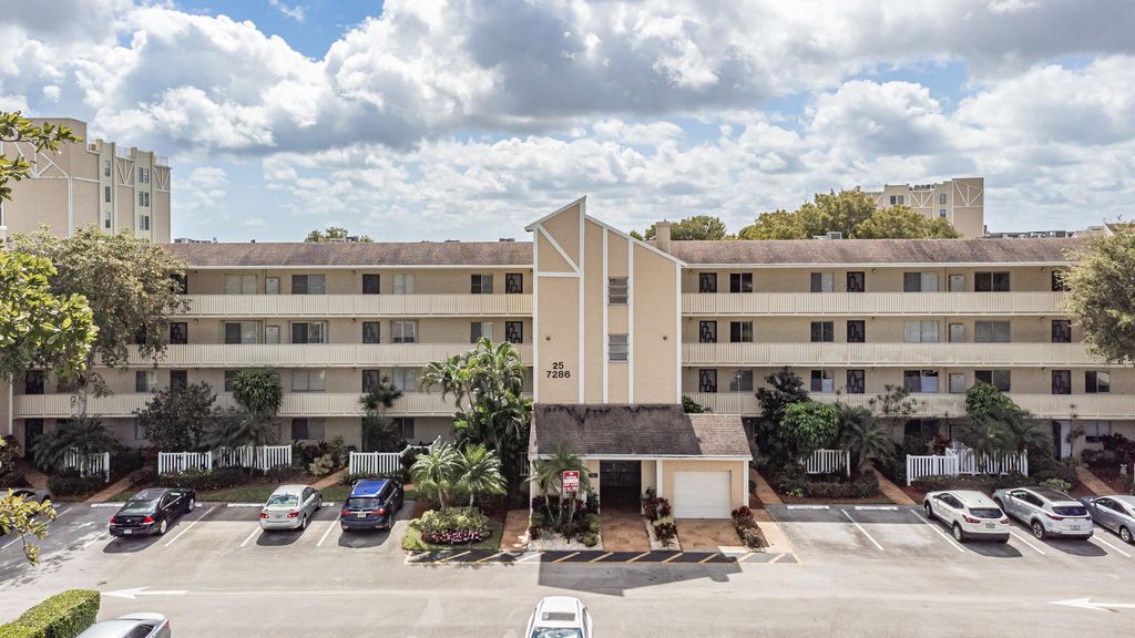 Photo of 7286 Huntington Lane #407, Delray Beach, FL 33446 (MLS # R10780658)