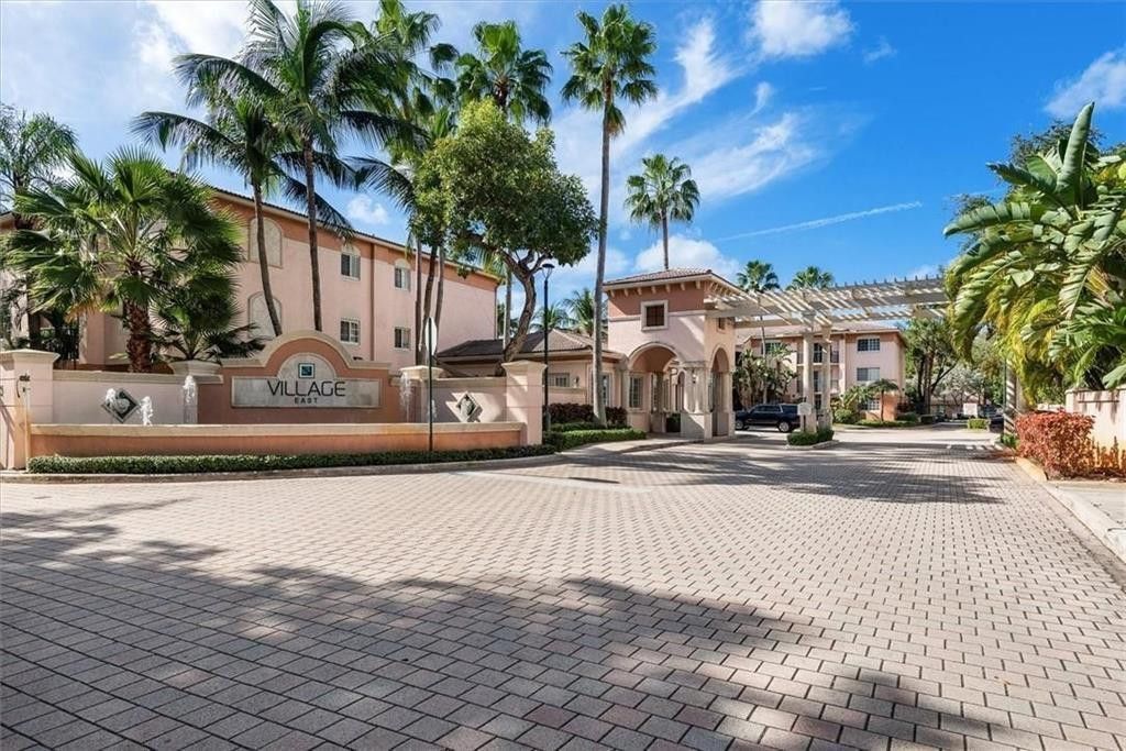 Photo of 2005 SE 10th Avenue #417, Fort Lauderdale, FL 33316 (MLS # F10502273)