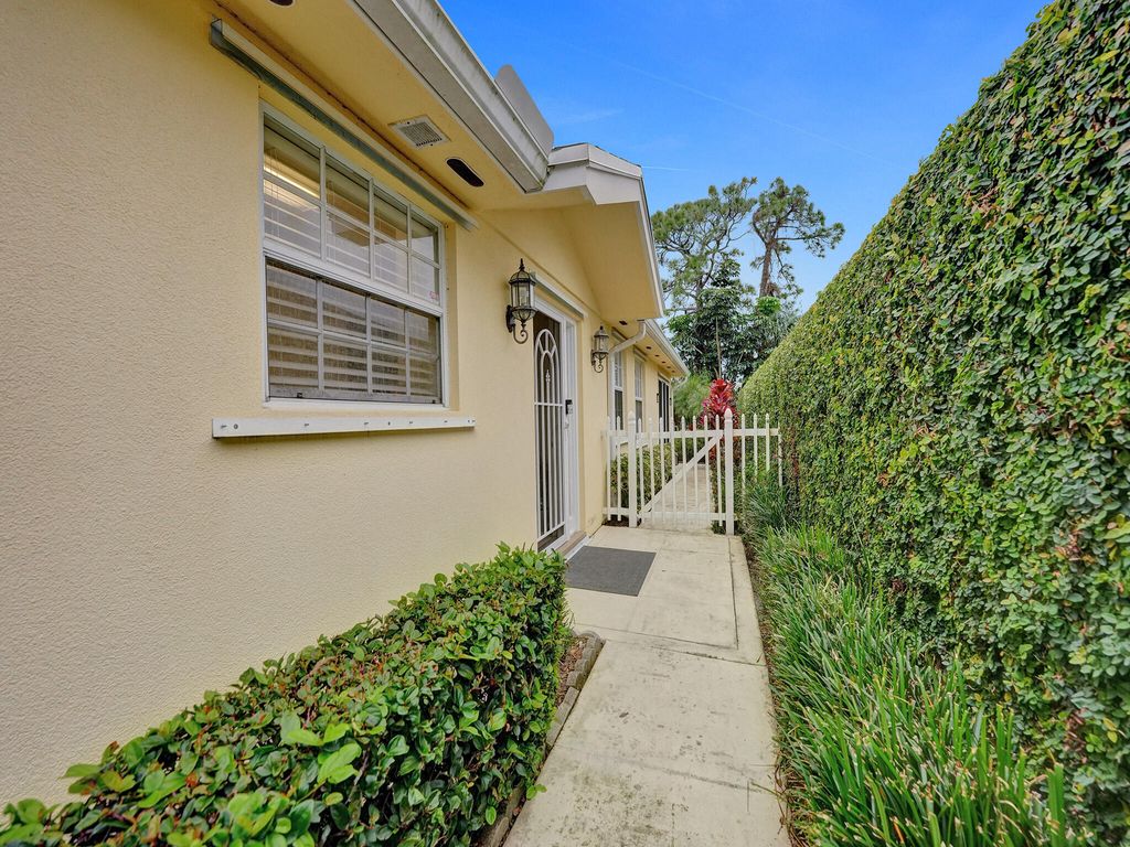 Photo of 257 Brier Circle, Jupiter, FL 33458 (MLS # R10952724)