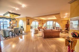 IMPERIAL ROYALE AT BOCA POINTE CONDO - Residential