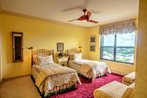 IMPERIAL ROYALE AT BOCA POINTE CONDO - Residential