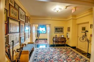 IMPERIAL ROYALE AT BOCA POINTE CONDO - Residential