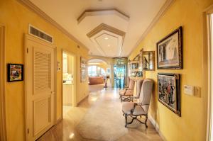 IMPERIAL ROYALE AT BOCA POINTE CONDO - Residential