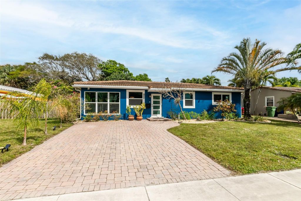 Photo of 1421 SW 20th Street, Fort Lauderdale, FL 33315 (MLS # F10433605)