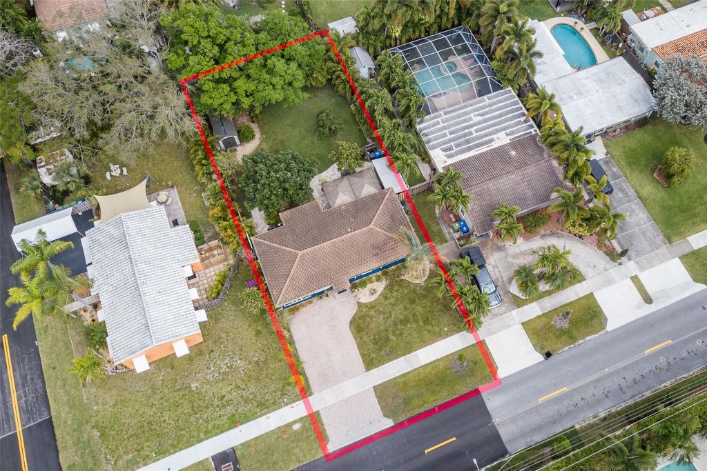 Photo of 1421 SW 20th Street, Fort Lauderdale, FL 33315 (MLS # F10433605)