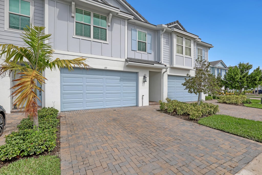 Photo of 137 SE Birch Terrace, Stuart, FL 34997 (MLS # B26079329)