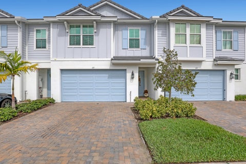 Photo of 137 SE Birch Terrace, Stuart, FL 34997 (MLS # B26079329)