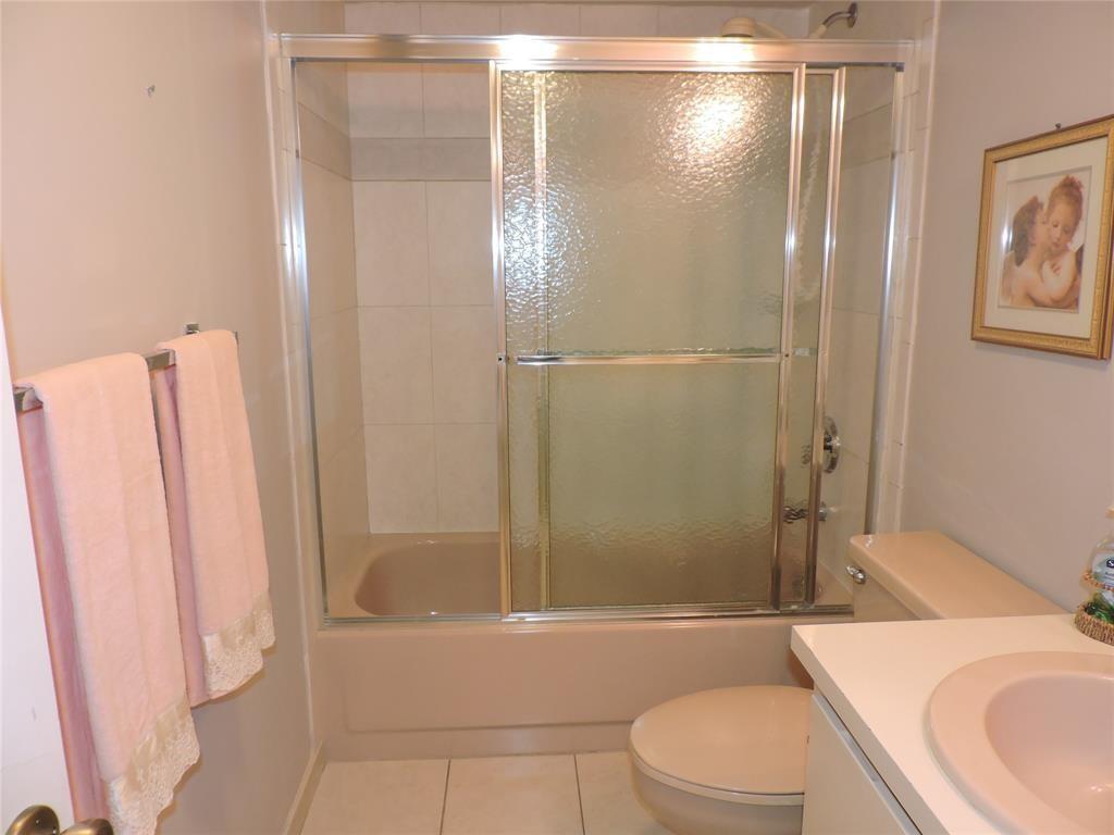 MEADOWBROOK LAKES VIEW - Residential