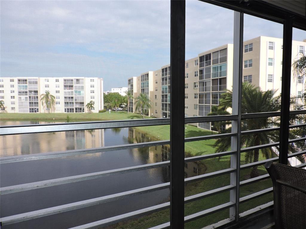 MEADOWBROOK LAKES VIEW - Residential