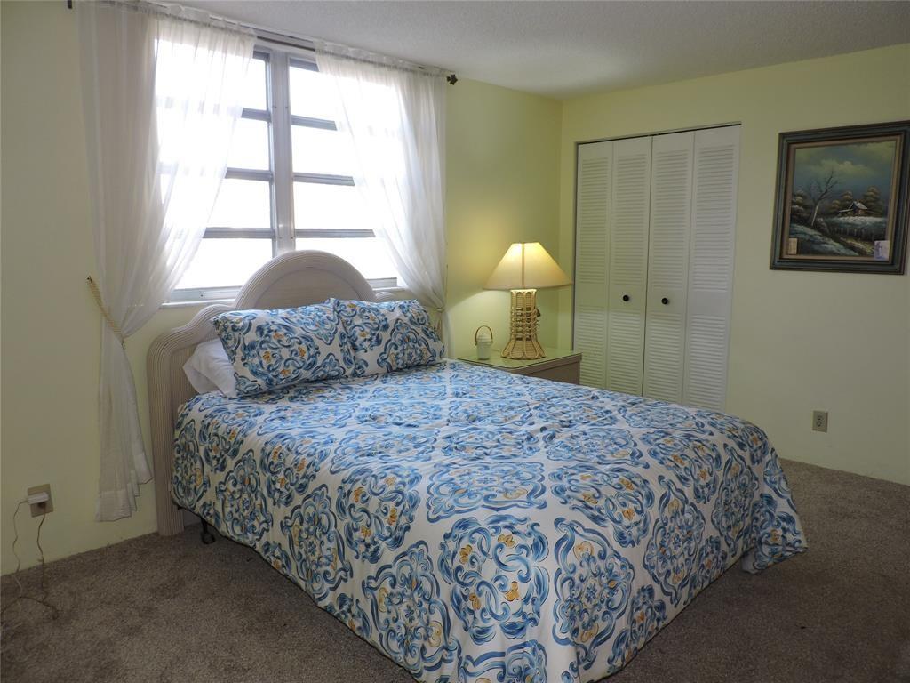 MEADOWBROOK LAKES VIEW - Residential